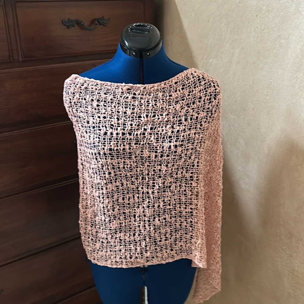 NWT Haystacks Popcorn Knit  Poncho in blush pink.